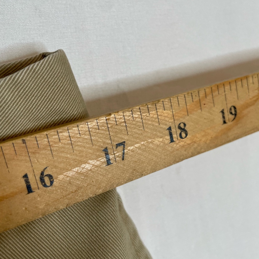 L.L. Bean Men’s Classic Fit 34x32 (measured) Khakis 3710 - Picture 4 of 5
